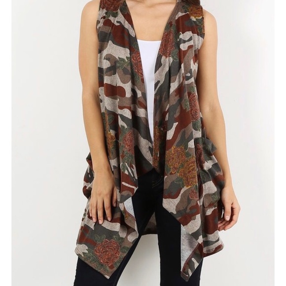 Tops - 🆕 FREE!!! Draped Camo/Bronze Rose Cascade Vest